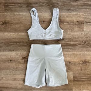 Set active two piece set